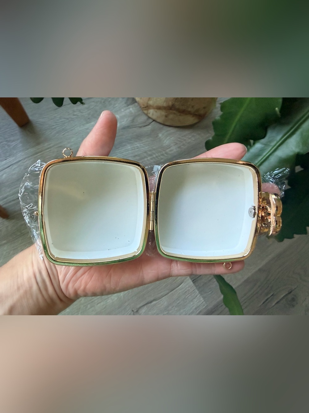 BRAND NEW White Chanel Mini Beauty Box Coin Purse w Chain Link Strap (Removable) - Picture 12 of 12